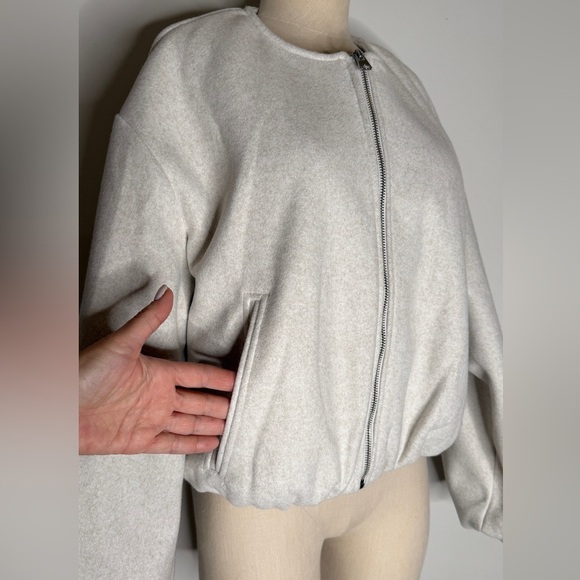 Zara Bomber Cream Zip-Up Jacket cropped. Round Neck Pockets Light Grey Large - Picture 4 of 8
